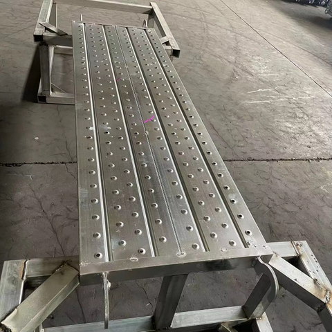 Q235 Galvanizli İskele Kalası HDG Y&uuml;r&uuml;y&uuml;ş Tahtası Kancalı &Ccedil;elik Kalas